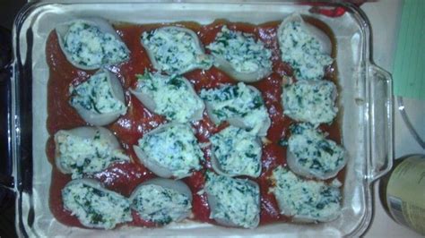 This stuffed shell pasta is inspired by terry walters, author of clean food and clean start cookbooks. Gluten free stuffed spinach shells Start by precooking a ...