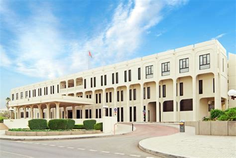 جامعة السلطان قابوس أول جامعة بعمان المرسال