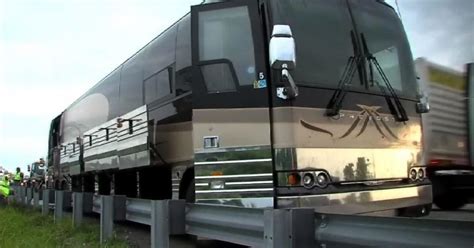 Toby Keiths Tour Bus Crashes In Ind Cbs News