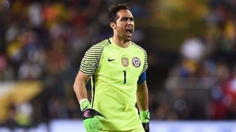 The football player is married to carla pardo , his starsign is aries and he is now 37 years of age. Claudio Bravo: "Me encantaría volver a jugar la Copa ...