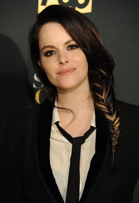 Classify Canadian Actress Emily Hampshire