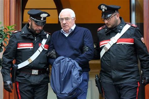Novo Líder Da Máfia Siciliana E 45 Membros Da Cosa Nostra Detidos