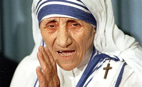 Mutter teresa kümmerte sich dort viele jahre lang um arme menschen und bekam dafür 1979 den friedensnobelpreis. Vor 20 Jahren starb Mutter Teresa