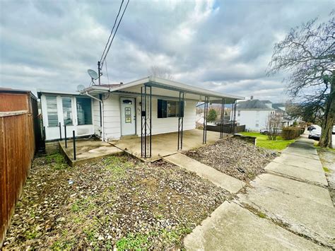 52 Easy St Uniontown Pa 15401 Mls 1637544 Redfin