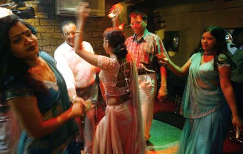 Relief For Mumbai Dance Bar Sc Opens Door For Dance Bar In State Allows Music And Liquor In