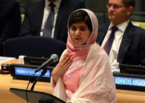 Pakistani activist malala yousafzai has garnered a special place in the international world with recently, malala featured on the cover of teen vogue and opened up about healing from trauma. Malala Yousafzai: il documentario - Vogue.it