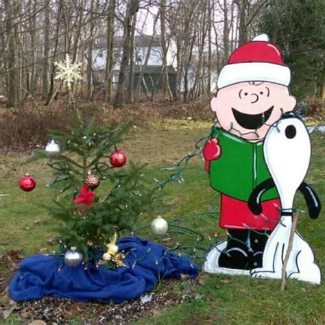 Hand Painted Charlie Brown And Snoopy Christmas Yard Art In 2020