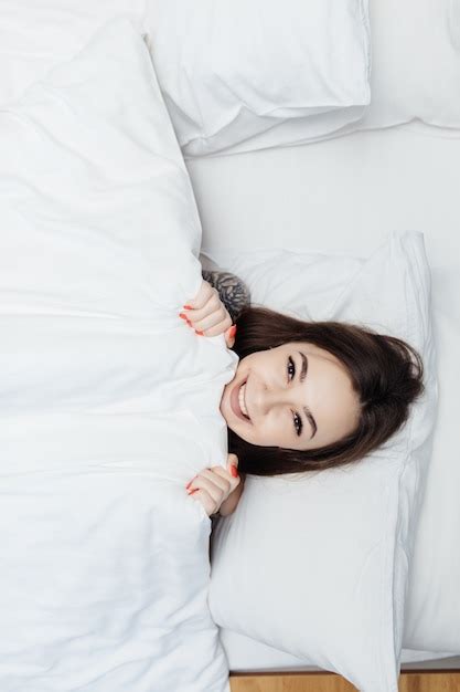 Free Photo Portrait Of Sexy Lady Laying In The Bed Under White Duvet And Covers Her Body