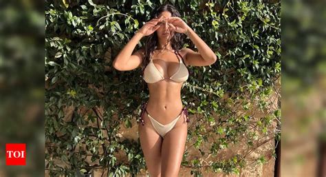 Esha Gupta Scorches Up Instagram With Her Latest Bikini Pic Says Still Summer Somewhere