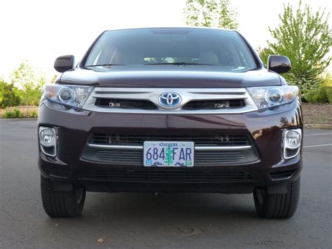The base model's list of the 2012 toyota highlander hybrid comes standard with antilock disc brakes, traction and stability control, front side airbags, side curtain airbags. 2012 Toyota Highlander Hybrid: Quick Drive, Highest MPG ...