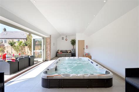 20 Indoor Jacuzzi Ideas And Hot Tubs For A Warm Bath Relaxation