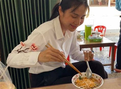 Dù đã u60 nhưng chí tài và bà xã vẫn luôn dành cho nhau những lời ngọt ngào như thuở mới yêu. Cuộc sống viên mãn sau thẫm mỹ của sao việt : Mỹ nhân Việt ...
