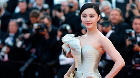 Fan Bingbing Tax Probe The Media Just Mistook A Woman Offering “celebrity Faces” Plastic