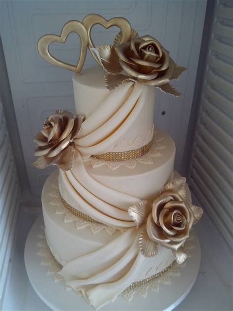 Ivory And Gold Cake·´¯ ·· Wedding Pinterest