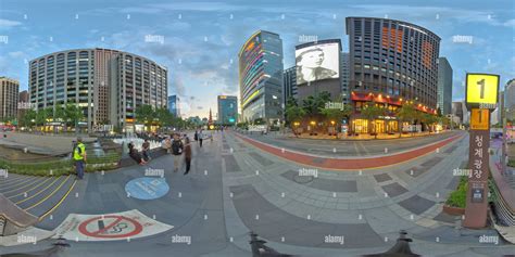 360° View Of Cheonggye Plaza And City Center In Seoul Alamy