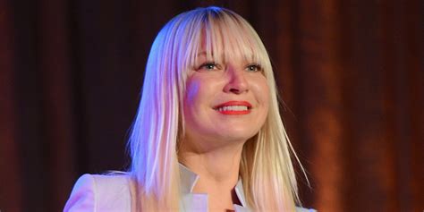 18 декабря 1975, аделаида, южная австралия, австралия), известная как сиа (англ. Sia Adopted Her Sons After Seeing Them On A Documentary | Magazine, Sia : Just Jared