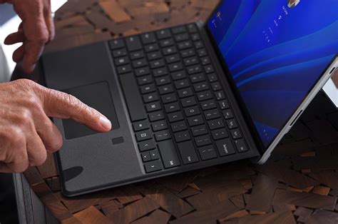 Microsoft Surface Pro Signature Keyboard With Fingerprint Reader 8xf