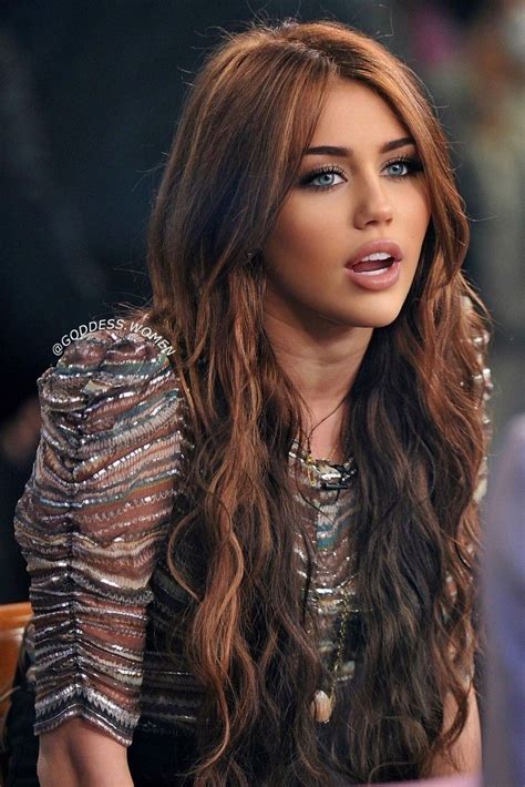 Pin By Cherry On Miley Miley Cyrus Long Hair Miley Cyrus Brown Hair