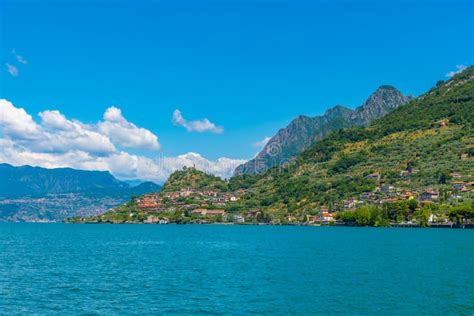 Village De Marone Au Lac Diseo En Italie Photo Stock Image Du
