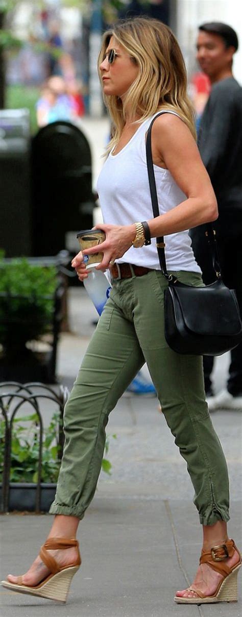 Jennifer Aniston Sunglasses Oliver Peoples Purse The Row Necklace