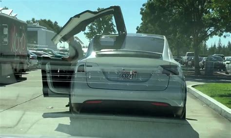 Rare Glimpse Of Tesla Model X Falcon Doors Caught In Action
