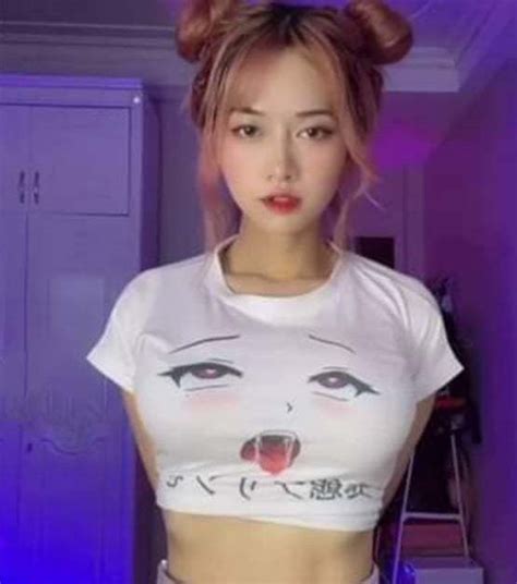 Tiktoker Lê Bống Gây Tranh Cãi Khi Mặc áo Bó Sát Sau Chiếc áo Pikachu Netizen Việt Giải Trí