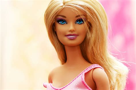 6 Latina Barbie Dolls Speaking Spanish Slang