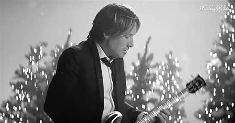 Keith Urban Wants To Be Your Santa Tonight Its A Country Christmas