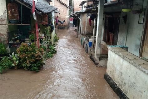 Foto Sungai Beringin Semarang Jadi Biang Kerok 1 615 Warga Rumahnya