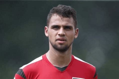 Ex zagueiro do São Paulo Lucão entra na mira de clube do exterior