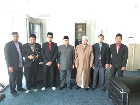 Sebagai makluman, lampiran jadual waktu imsak dan berbuka puasa ramadhan tahun 1442h / 2021m yang disertakan ini adalah rasmi, terbitan oleh jabatan kemajuan islam malaysia (jakim), kerjasama jabatan mufti negeri sembilan. Pejabat Mufti Wilayah Persekutuan - ZIARAH MAHABBAH ...