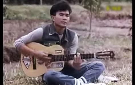 Difahamkan allahyarham meninggal dunia sewaktu tidur kerana tidak terjaga ketika dikejutkan. Pelakon 'Ali Setan' Azmil Mustapha Meninggal Dunia ...