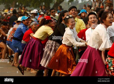 Khmer New Year Game Hi Res Stock Photography And Images Alamy