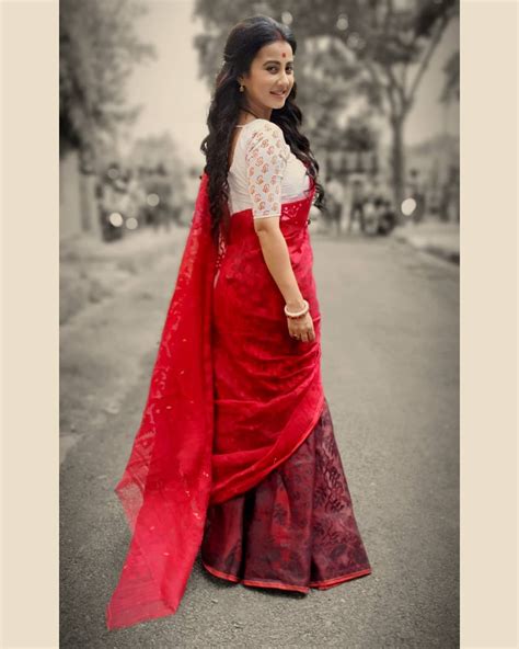 Monami Ghosh On Instagram “ওরা মনের গোপন চেনে না ওরা হৃদয়ের রং জানে