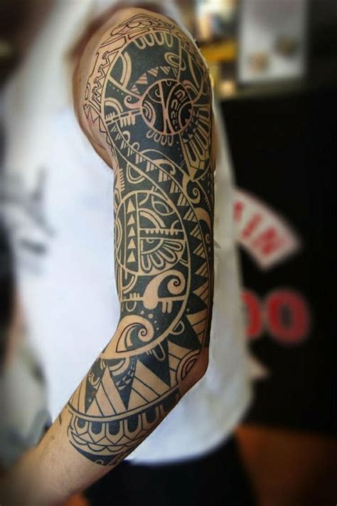 Tatuaje brazalete maori tatuaje maori antebrazo diseños de tatuaje maorí tatuaje samoano diseños de tatuaje polinesio tatuajes hawaianos tatuajes polinesios tatuajes geométricos nuevos tatuajes. Tatuajes polinesios, el gran significado de sus símbolos ...