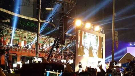 서울 보신각 제야의 종소리와 함께 새해의 출발을 함께하시겠습니다. 2017년 새해 보신각 제야의 종 행사에서 울려퍼진 "박근혜를 ...