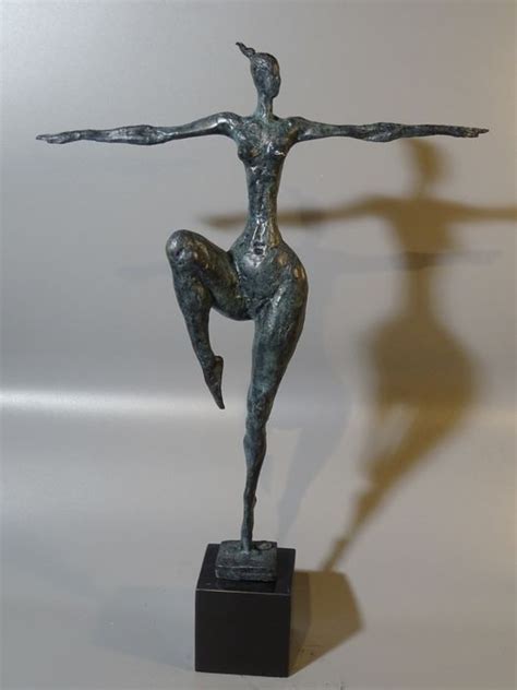 Zeer Mooi Modern Bronzen Beeld Van Een Naakte Vrouw Op Een Catawiki