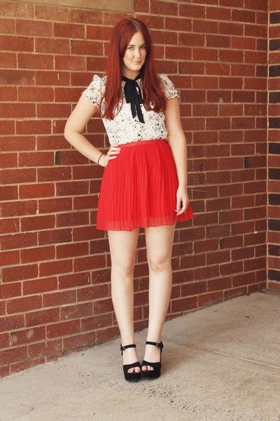 White Star Print Blouses Red Pleated Skirts Black Wedges