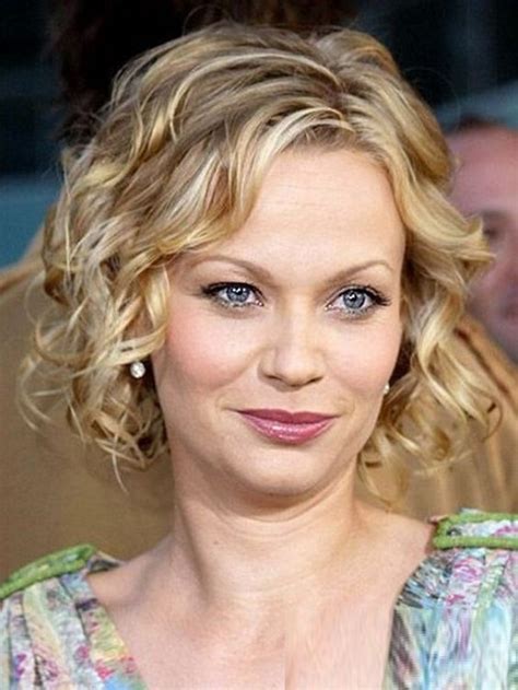 21 Gorgeous Hairstyles For Fine Curly Hair - Feed Inspiration