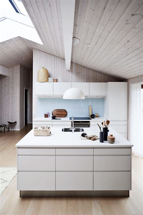 A blue backsplash tile surface, for instance, can be used in rooms with a beach or country theme. 11 Beautiful Kitchen Backsplashes That Make Cleaning Easy | Apartment Therapy