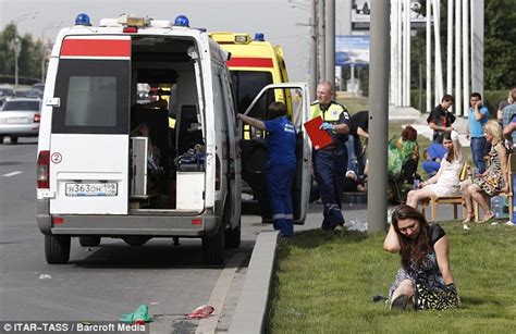 Moscow Subway Train Derails Killing At Least 16 And Injuring More Than 100 Daily Mail Online