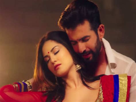 Sunny Leone Sunny Leone Romances A Mystery Man In ‘tere Bin From Ek Paheli Leela Hindi Movie