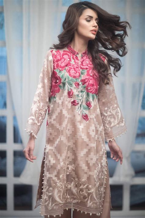 Pin By Saman Janjua On My Wardrobe Pakistani Dress Design Pakistani