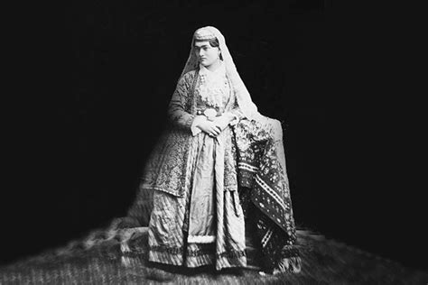 حجاب زنان ایرانی در ایران باستان و شأن ومنزلت آن ها شعار سال