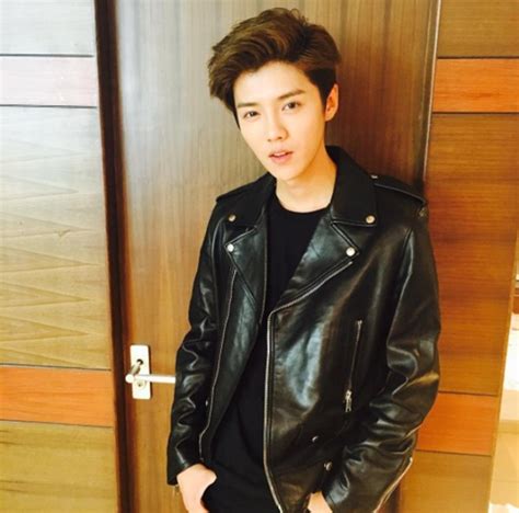 นางเอกดังแดนมังกร เจิ้งส่วง วัย 30 ปี ถูกแบรนด์แฟชั่นหรู. เปิดประวัติ ลู่หาน หนุ่มหล่อเสียงดี เจ้าของฉายากวางน้อย