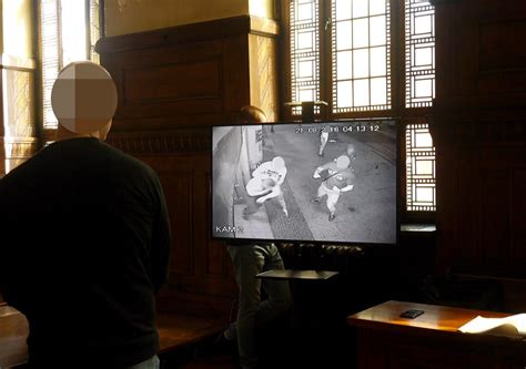 To tam, w ścisłym centrum miasta, przed godziną szóstą rano doszło do tragicznego wypadku. 25 lat więzienia dla Dariusza N. za zabójstwo 19-latka ...