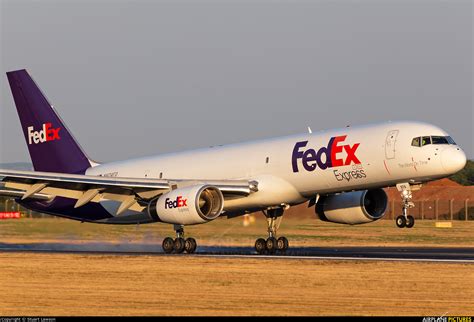 N974fd Fedex Federal Express Boeing 757 200f At East Midlands Photo