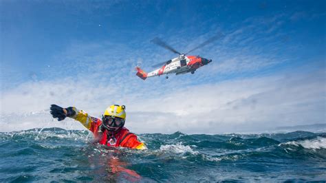 Coast Guard Rescue Swimmer Wallpapers Wallpaper Cave Erofound