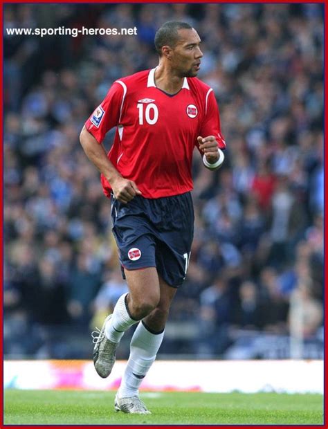 On the wages carew demands and with his poor relationship with houllier, i just cannot see him returning to villa. john carew #886774 - uludağ sözlük galeri