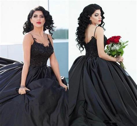 Gothic Black Wedding Dresses Spaghetti Straps Lace Appliques Satin